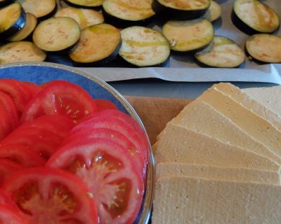 Gefülltes Fladenbrot mit Auberginen Dip