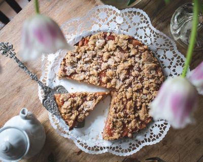 Veganer Rhabarber-Streuselkuchen