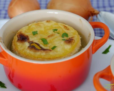 Vegane Zwiebelsuppe