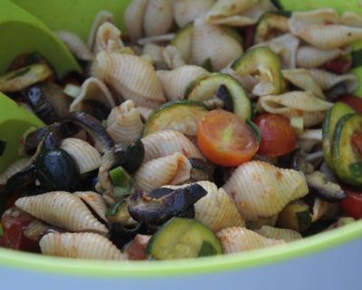 Nudelsalat mit gebackenem Ofengemüse