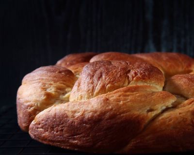 Twisted yeast bread * Gedrehter Hefezopf