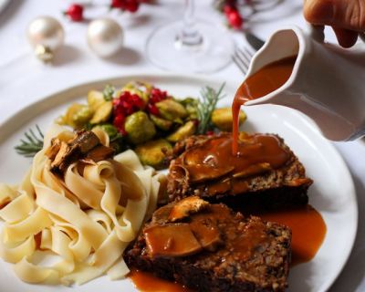 Maronen-Nussbraten mit Steinpilzsoße