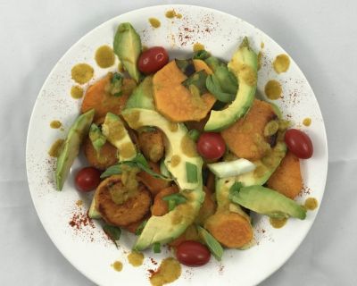 Avocado-Süßkartoffel- Salat mit Ananas-Limetten-Dressing