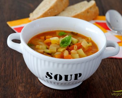 Vegane Minestrone – Suppe, die sattmacht