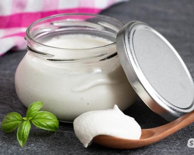 Vegane Crème-fraîche-Alternative selber machen – cremig wie das Original
