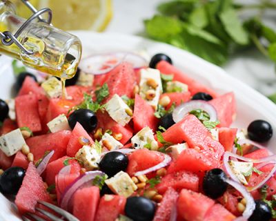 Wassermelonensalat mit Oliventofu & Minze