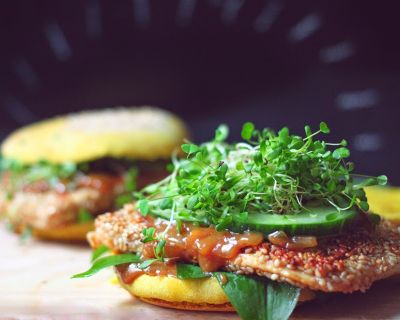 Erdnuss-Bärlauch-Burger