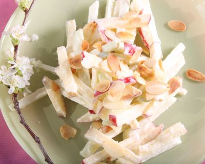 Kohlrabi-Apfel-Salat mit Mandelblättchen