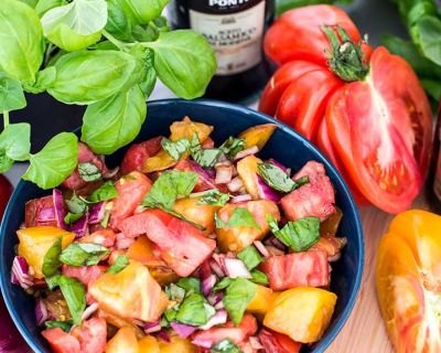 Tomatensalat mit Zwiebeln