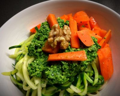 Zoodles mit Grünkohlpesto