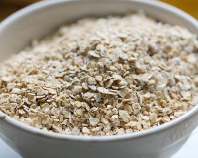 Zwei tolle Overnight-Oats-Varianten: Heidelbeer & Spinat
