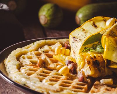 Zucchini-Mais-Waffeln – herzhafte Waffeln aus dem Eisen