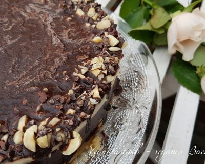 Mousse au Chocado Torte (raw vegan)