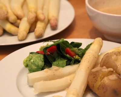 Spargel mit veganer Hollandaise