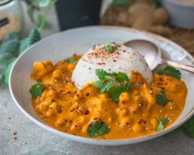 Veganes Butter Chicken mit Tempeh