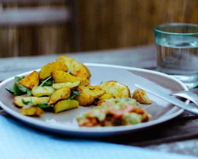 Kartoffelspalten mit Guacamole