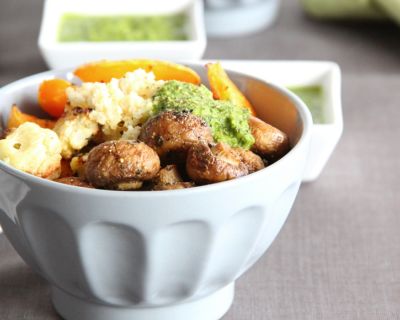 Ofengemüse-Bowl mit Hirse und Chimichurri