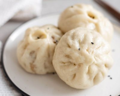 Vegane Baozi mit Gemüse und Tofu