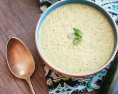 Grüne Gazpacho - kalte Zucchini-Suppe für heiße Tage