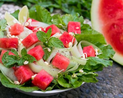 Veganer Sommersalat mit Rucola und Wassermelone – frisch & lecker