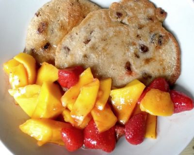Vegan Breakfast: Haferflocken-Rosinen-Pancakes