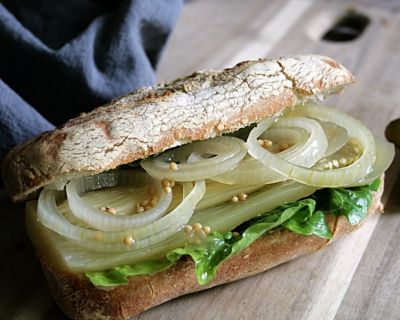 Bismarck-Aubergine im Brötchen