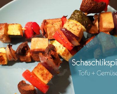 Schaschlikspieße mit Sauce