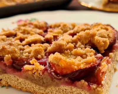 Einfacher Zwetschgen-Blechkuchen / Zwetschgendatschi mit Streuseln — vegan