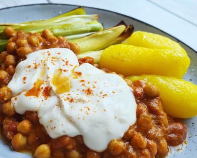 Kichererbsen-Masala-Curry mit gebackenem Lauch