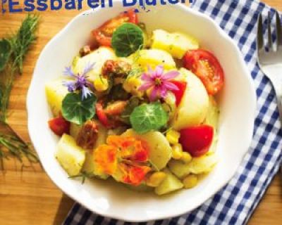 Kartoffelsalat mit essbaren Blüten