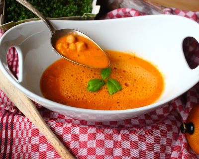 MuMa‘ s schaumige Tomatensuppe mit Kichererbsen