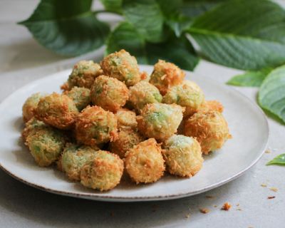 Gebackene Avocado-Kokos-Bällchen
