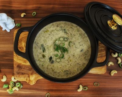 Vegane Käse-Lauch-Suppe mit Sojahack
