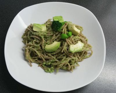 Dinkelnudeln mit Broccolipesto