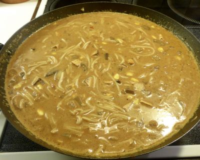 Curry-Reisnudelsuppe mit Räuchertofu