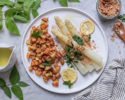 Weißer Spargel mit Ofen-Röstkartoffeln