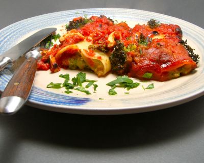 Brokkoli-Cannelloni in scharfer Tomatensauce