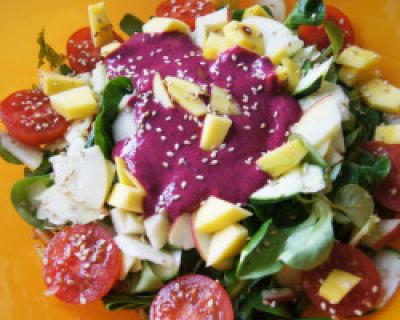 Fruchtiger Sommersalat mit Beeren-Dressing