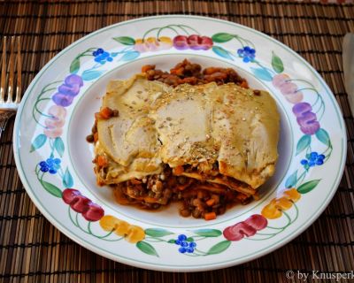 Vegane und glutenfreie Sellerie-Lasagne mit Linsenbolognese und Auberginenbéchamel 