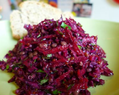 Roter Quinoa-Linsen-Salat