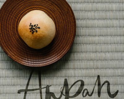 Anpan (あんパン) – Japanische Hefebrötchen mit süßer Anko-Füllung