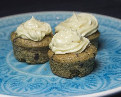 Chocolate Chip Cupcakes mit Peanutbutter Frosting