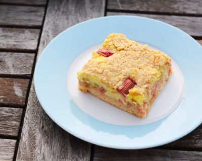 Rhabarber-Topven-Kuchen mit Haferkruste