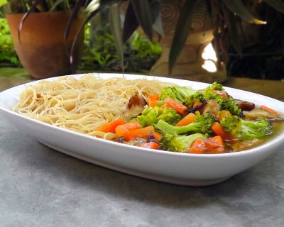 Thai gebratene Nudeln mit Gemüse