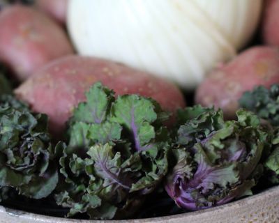 Veganer Flower Sprouts-Gemüse-Topf: ein Traum in Grünviolett