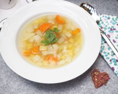 Einfach, lecker, günstig: Kohlrabi Gemüse Suppe aus nur 3 Zutaten