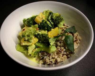 Broccoli-Curry mit DIY-Currypaste und Quinoa