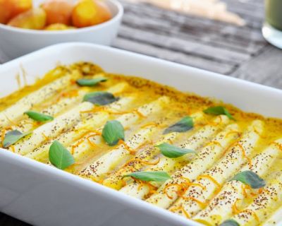 weißer Spargel in Orangen-Mohn-Sauce