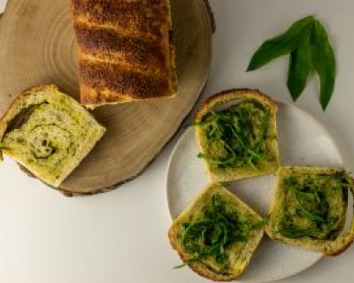 Bärlauchbrot, mit Bärlauch-Swirl, geröstet mit Bärlauchbutter und Bärlauch! (Sagte ich schon Bärlauch?)