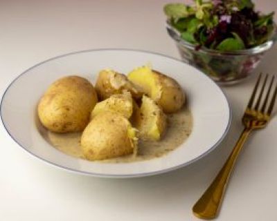 Birkenknospensauce auf Pellkartoffeln